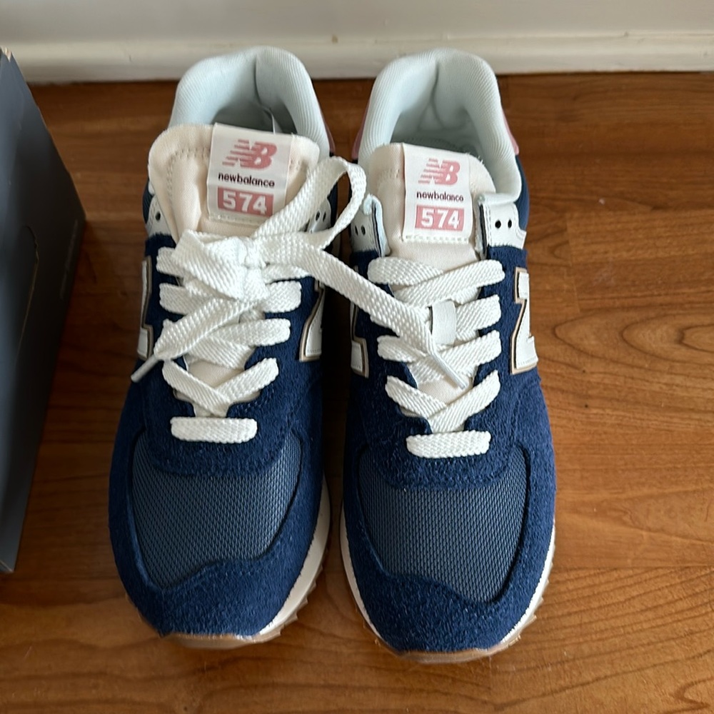 Blue pink new balance new still in box